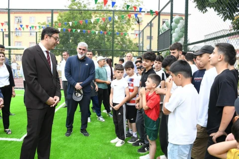 Fərid Qayıbov “Sağlam məhəllə” layihəsi çərçivəsində idman zonalarının açılışında iştirak edib