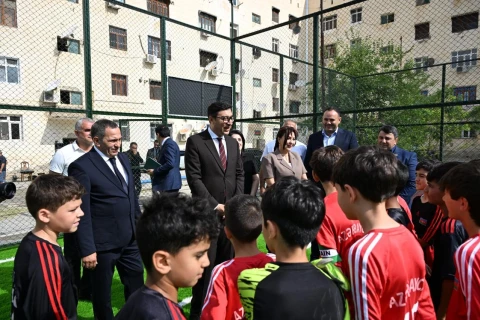 Fərid Qayıbov “Sağlam məhəllə” layihəsi çərçivəsində idman zonalarının açılışında iştirak edib