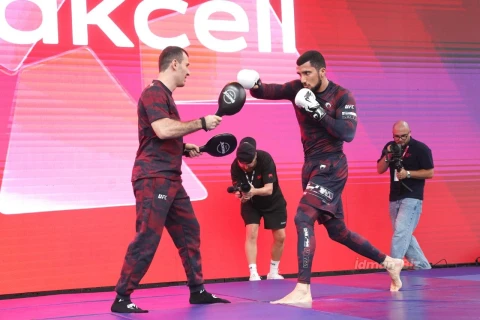 UFC döyüşçüləri Bakıda azarkeşlərin qarşısına çıxdılar