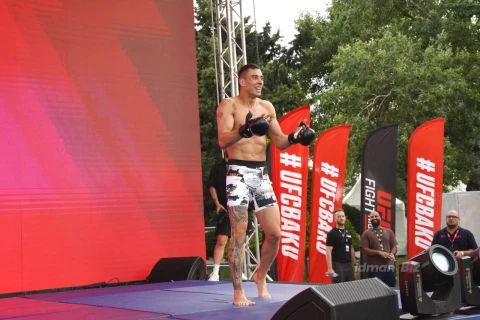 UFC döyüşçüləri Bakıda azarkeşlərin qarşısına çıxdılar