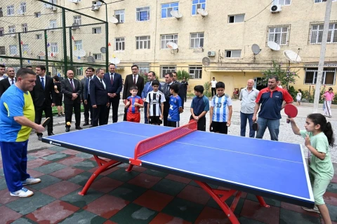 Fərid Qayıbov “Sağlam məhəllə” layihəsi çərçivəsində idman zonalarının açılışında iştirak edib
