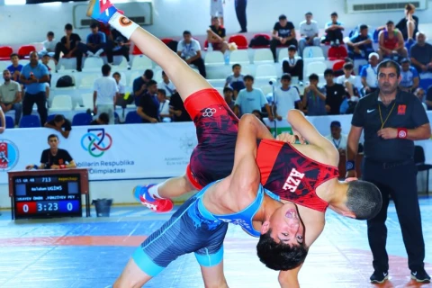 Məktəblilərin Respublika İdman Olimpiadasında güləş yarışları başa çatıb