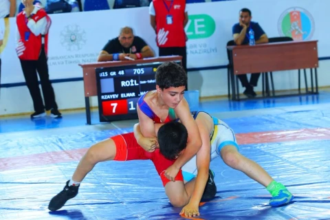 Məktəblilərin Respublika İdman Olimpiadasında güləş yarışları başa çatıb