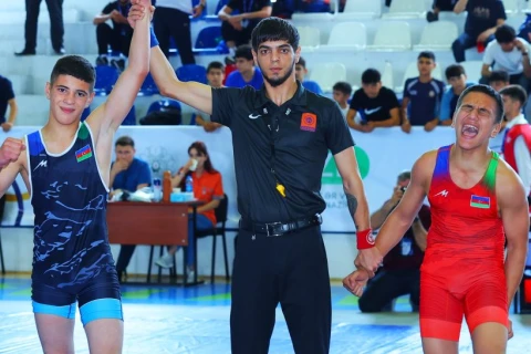 Məktəblilərin Respublika İdman Olimpiadasında güləş yarışları başa çatıb
