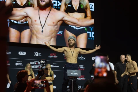 Азербайджанские бойцы встретились с соперниками перед UFC Baku