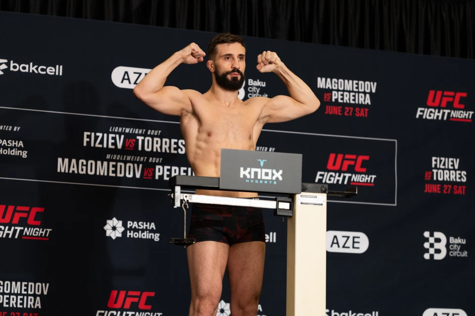 UFC döyüşçülərinin rəsmi çəkiölçmə mərasimi keçirilib - FOTO/VİDEO