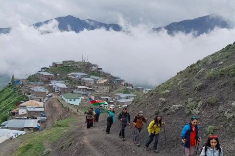 Silahlı Qüvvələr Günü münasibətilə Xarıbülbül zirvəsinə yürüş keçirilib - FOTO
