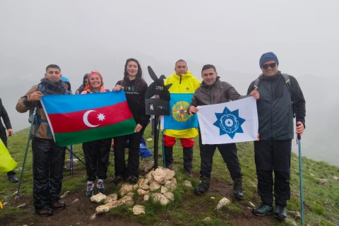 Silahlı Qüvvələr Günü münasibətilə Xarıbülbül zirvəsinə yürüş keçirilib - FOTO