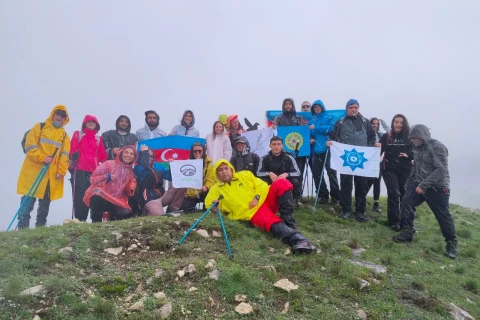 Silahlı Qüvvələr Günü münasibətilə Xarıbülbül zirvəsinə yürüş keçirilib - FOTO