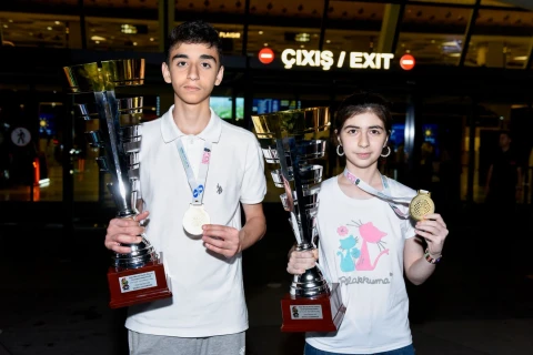 Dünya çempionları Vətənə qayıdıblar - FOTO