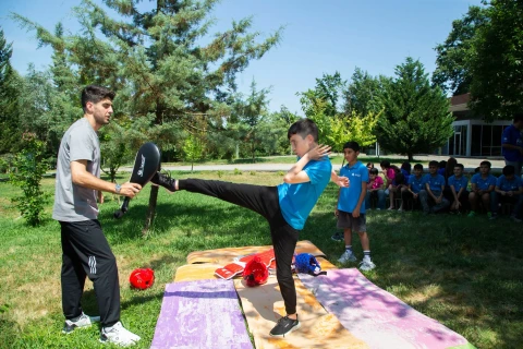 Paralimpiya çempionu İmaməddin Xəlilov şəhid övladlarına “ustad dərsi” keçib - FOTO