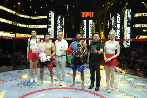 MMA döyüşçümüz Çində rəqibinə qalib gəlib - FOTO/VİDEO