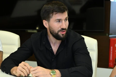 Fərid Qayıbov “UFC Fight Night” turnirində ölkəmizi təmsil etmiş idmançılarla görüşüb