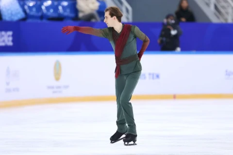 ISU допустил российских и белорусских фигуристов к международным соревнованиям