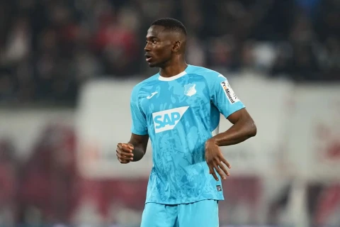 “Nyukasl Yunayted” Bundesliqadan cinah müdafiəçisini alır