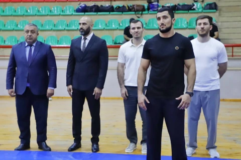 UFC döyüşçüsü Fərman Həsənov Naxçıvanda idmançılar üçün ustad dərsi keçib