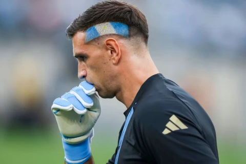 Emiliano Martines yenə saçlarında Argentina bayrağı ilə oynayacaq