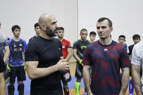 UFC döyüşçüsü Fərman Həsənov Naxçıvanda idmançılar üçün ustad dərsi keçib