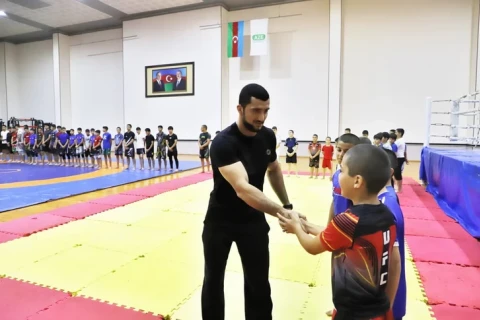 UFC döyüşçüsü Fərman Həsənov Naxçıvanda idmançılar üçün ustad dərsi keçib
