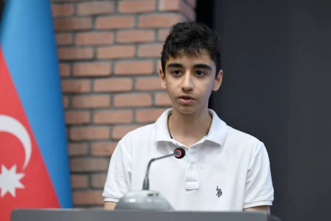 Nazir ölkəmizi beynəlxalq yarışlarda uğurla təmsil etmiş idmançılarla görüşüb