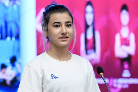 Nazir ölkəmizi beynəlxalq yarışlarda uğurla təmsil etmiş idmançılarla görüşüb