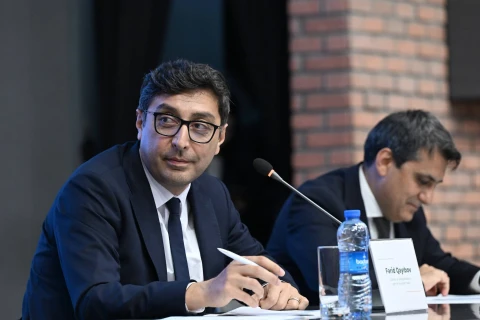 Nazir ölkəmizi beynəlxalq yarışlarda uğurla təmsil etmiş idmançılarla görüşüb