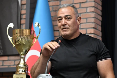 Nazir ölkəmizi beynəlxalq yarışlarda uğurla təmsil etmiş idmançılarla görüşüb