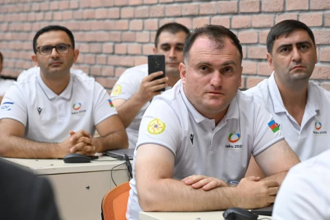 Nazir ölkəmizi beynəlxalq yarışlarda uğurla təmsil etmiş idmançılarla görüşüb