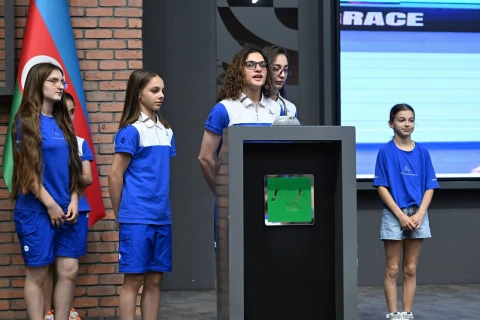 Nazir ölkəmizi beynəlxalq yarışlarda uğurla təmsil etmiş idmançılarla görüşüb