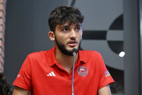 Nazir ölkəmizi beynəlxalq yarışlarda uğurla təmsil etmiş idmançılarla görüşüb