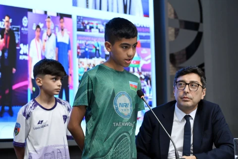 Nazir ölkəmizi beynəlxalq yarışlarda uğurla təmsil etmiş idmançılarla görüşüb