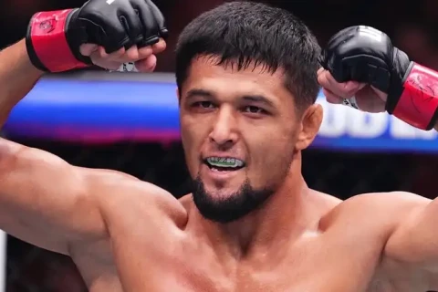 Боец UFC показал подарок после победы на турнире в Азербайджане