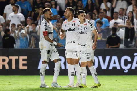 “Santos” oyunçuların maaşlarını verə bilmir