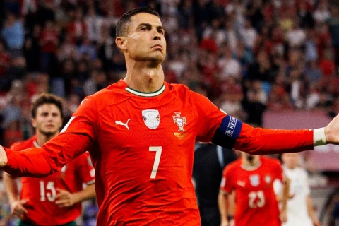 Ronaldo fanatlara görünmədən getdi - VİDEO