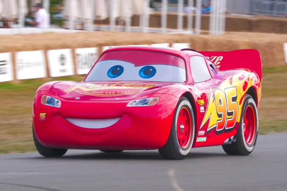 Məşhur cizgi filminin qəhrəmanı “Goodwood” festivalında trasa çıxıb - VİDEO