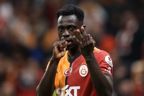 “Komo” “Qalatasaray”ın oyunçusu ilə maraqlanır