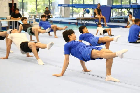Olimpiya Oyunlarının bürünc medalçısı gimnastlarımıza ustad dərsi keçib