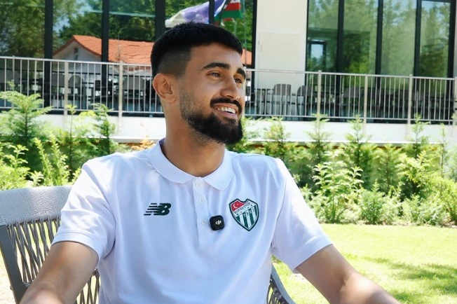 Toral Bayramov Bursa televiziyasına Azərbaycan dilində futbol terminlərini tanıdıb - VİDEO