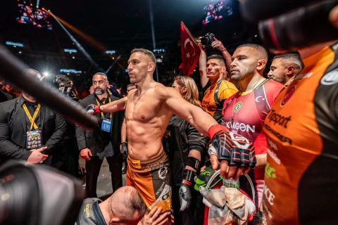 Турецкий боец отобрал чемпионский пояс после поражения на OKTAGON 91