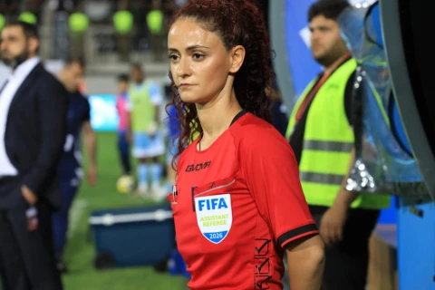 Qadın FIFA referisi: “Hakimlikdən ilk qazancımı anama vermişdim” - MÜSAHİBƏ + FOTO