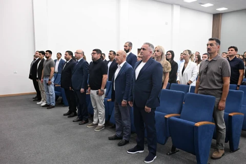 Fərid Qayıbov Xankəndi şəhərində idman federasiyalarının nümayəndələri ilə görüşüb
