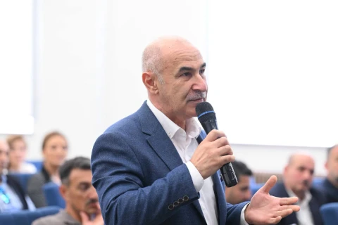 Fərid Qayıbov Xankəndi şəhərində idman federasiyalarının nümayəndələri ilə görüşüb
