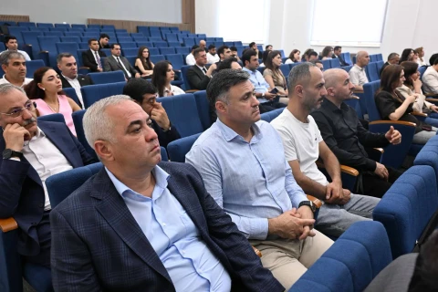 Fərid Qayıbov Xankəndi şəhərində idman federasiyalarının nümayəndələri ilə görüşüb