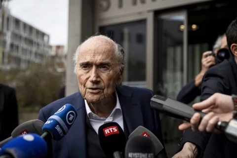 Zepp Blatter: “Hara gedirsən, FİFA?”