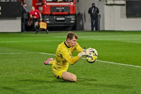 Azərbaycanda oynamış belaruslu futbolçu: “Neftçi” müdafiədə oturub rəqibi gözləməyəcək”