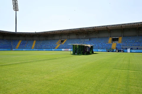 “Liv Bona Dea Arena”da ot örtüyü yenilənir - FOTO