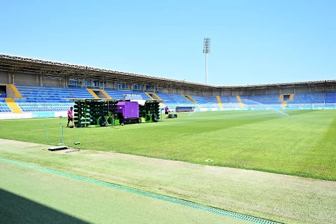 “Liv Bona Dea Arena”da ot örtüyü yenilənir - FOTO