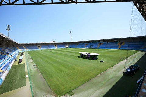 “Liv Bona Dea Arena”da ot örtüyü yenilənir - FOTO