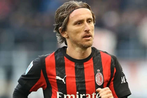 Luka Modriç “Milan”la yeni müqavilə imzalayıb