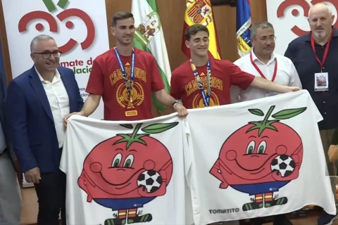 Гави и Фабиан Руис получили за победу на ЧМ свой вес в помидорах